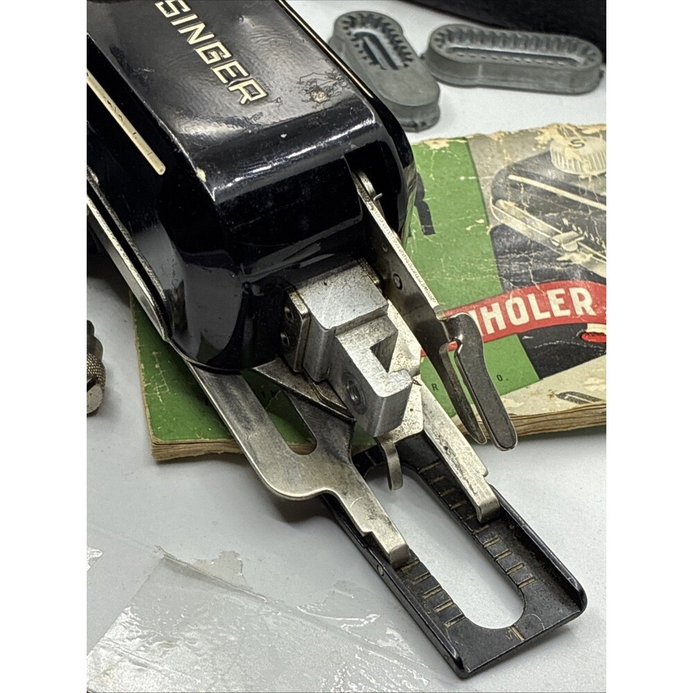 Singer Buttonholer No 160506 Complete with Manual 8 Templates Black Plastic Case - Picture 13 of 15